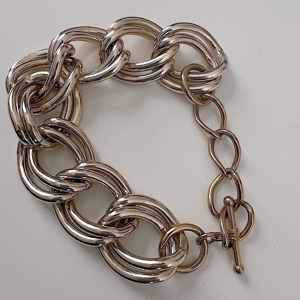Honey hue 2 gold tone link bracelet.